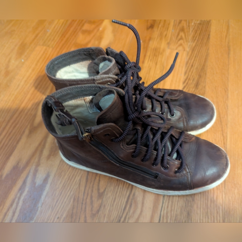 UGG Women's Brown Leather High-Top Sneakers 8.5